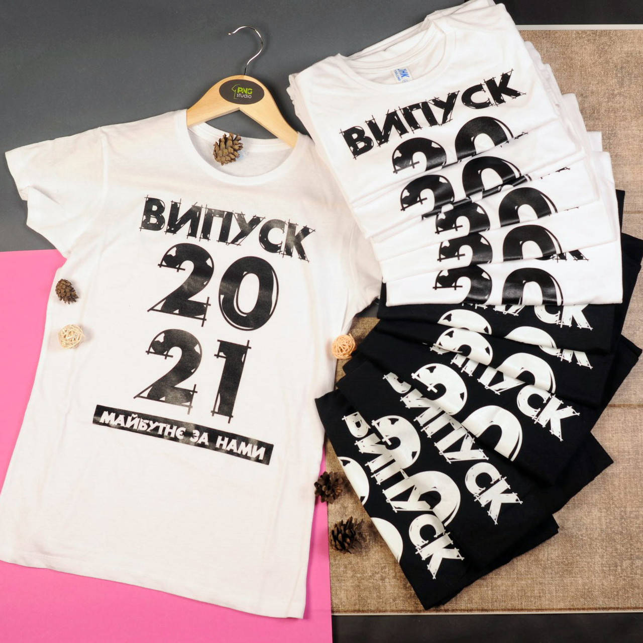 

Футболка з принтом "Випускник 2021" / ОПТ