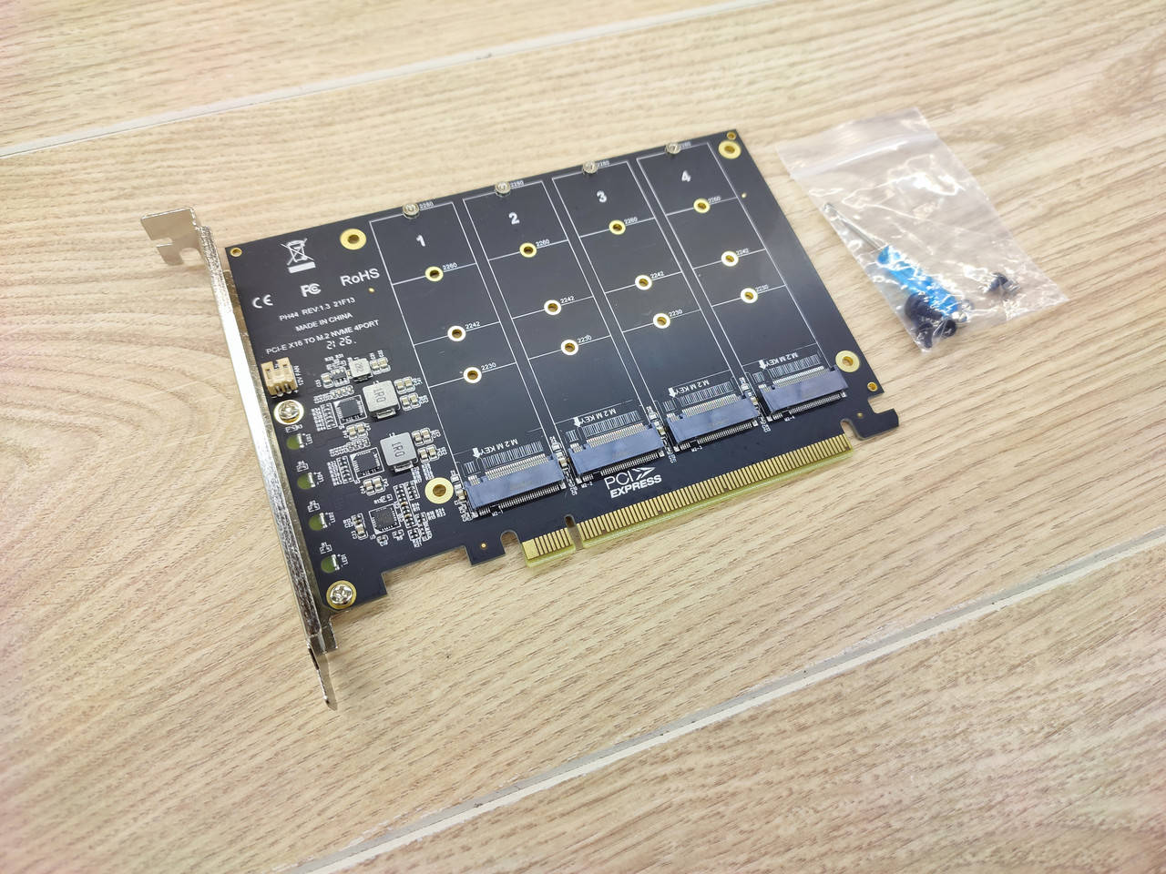 

Плата расширения PCIe x16 для 4х SSD M.2 NVME