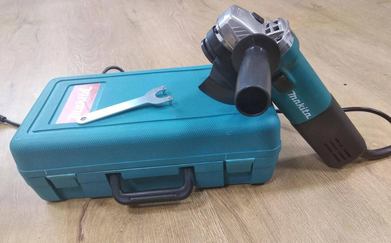 

Болгарка угловая шлифмашина Makita 9558HN с регулятором оборотов + кейс