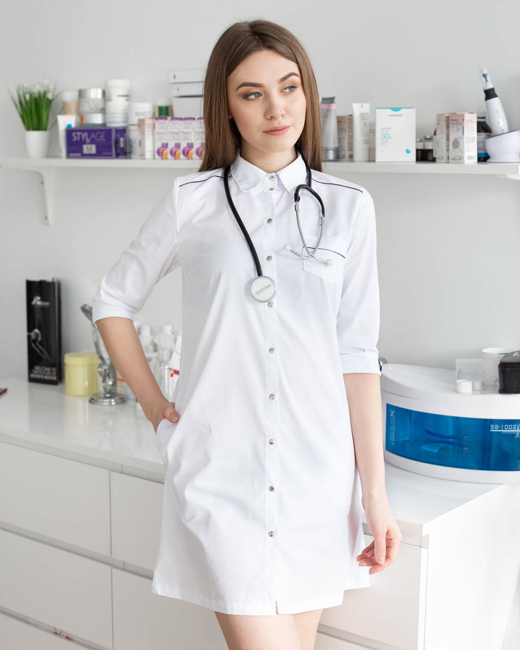 

Медицинский женский халат Манхэттэн белый-фиолетовый