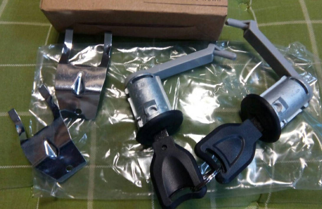 

Личинки двери RENAULT MAGNUM сердцевина замка двери РЕНО