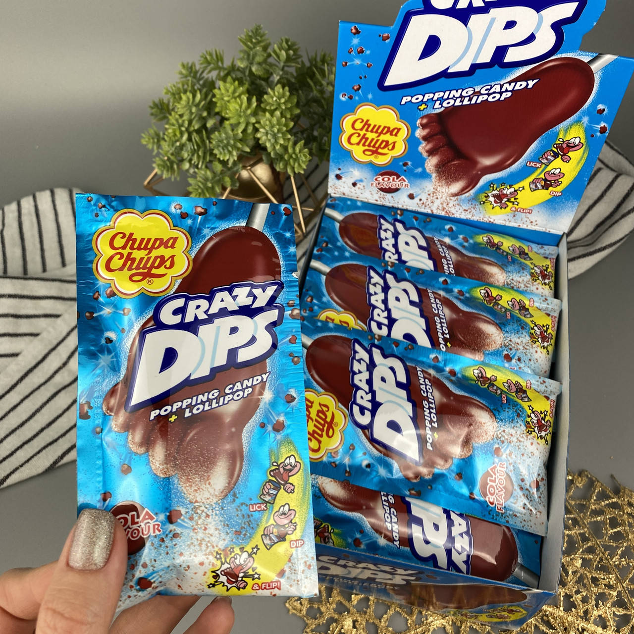 

Чупа-чупс в виде ступни со вкусом колы Chupa Chups Crazy Dips Cola 1 шт