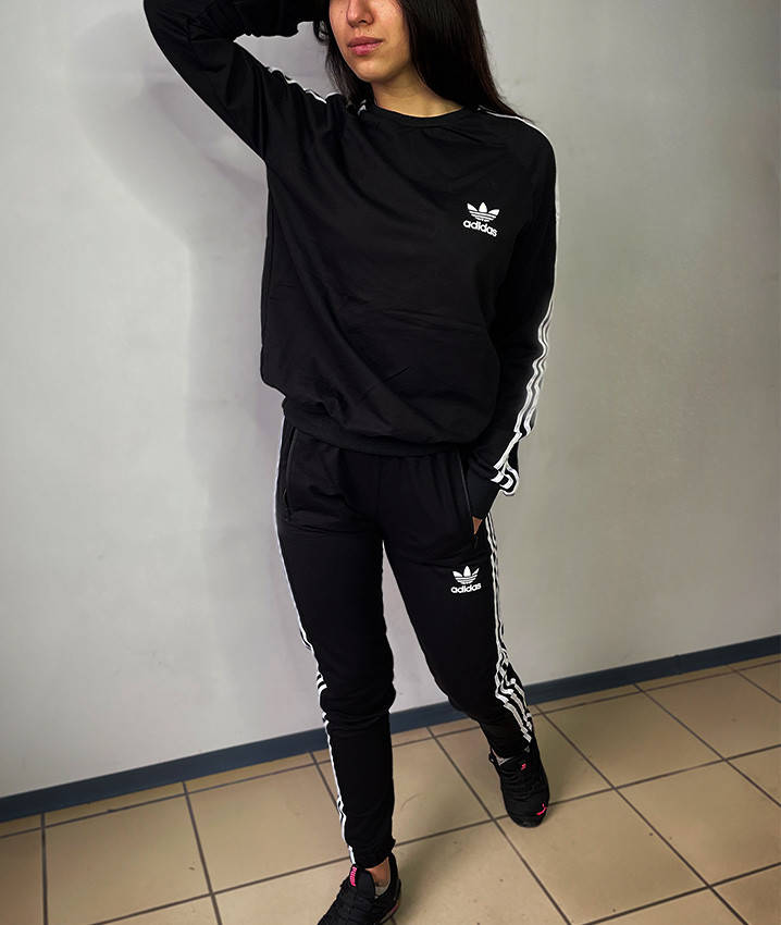 

Женский черный спортивный костюм весна - осень