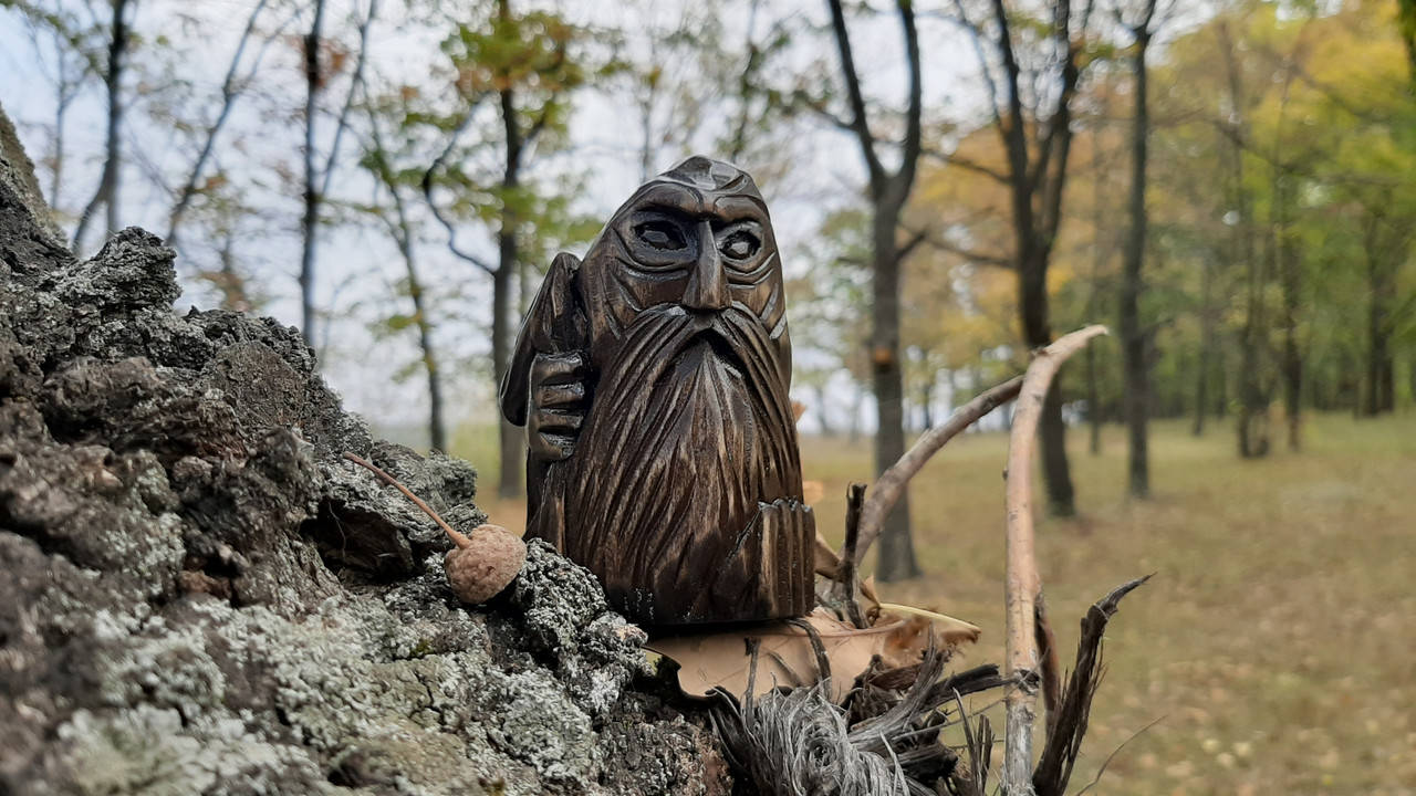 

Статуетка з дерева "Фігурка з посохом"