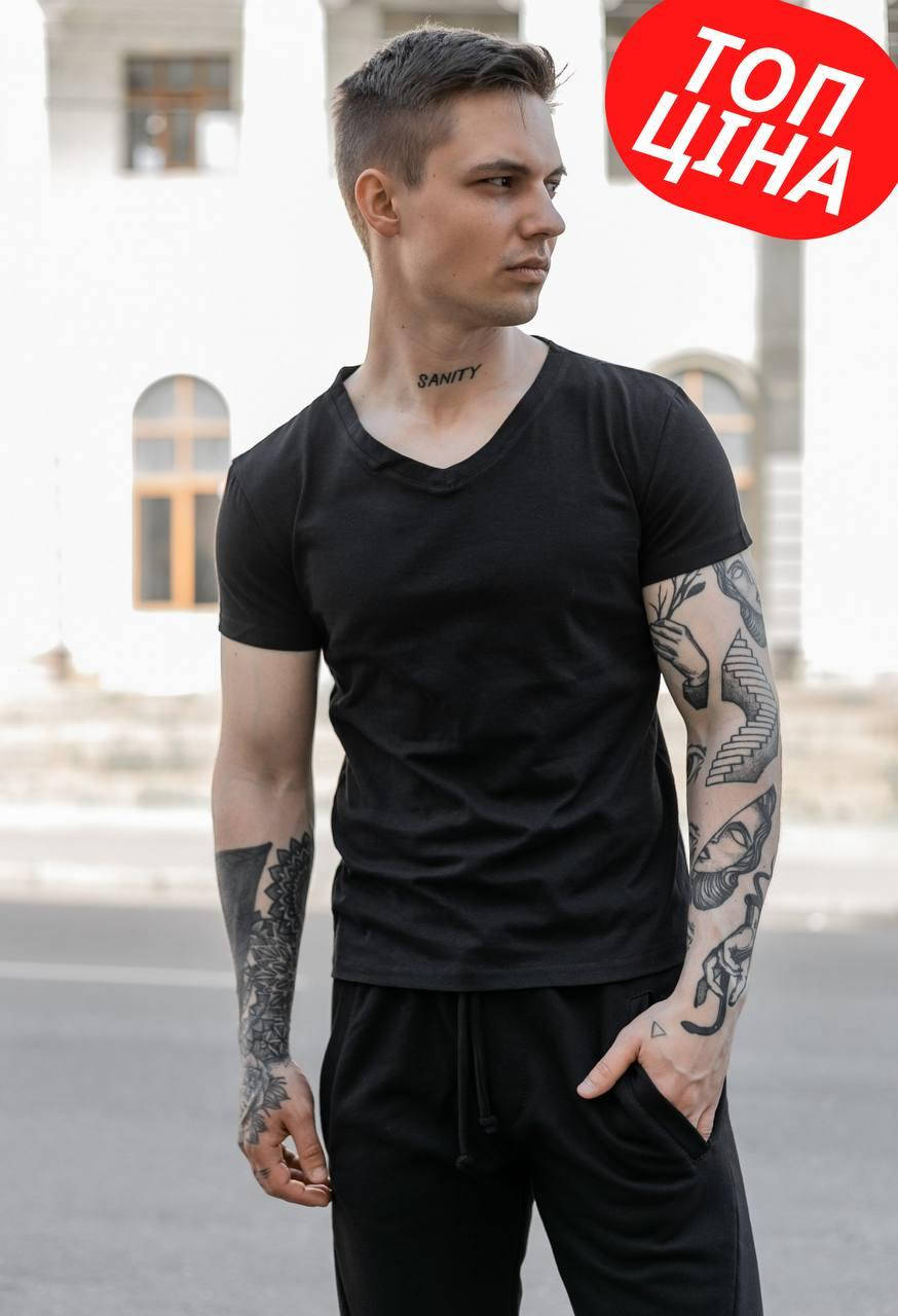 

Черная мужская футболка Intruder хлопковая летняя с V вырез , Мужские летние футболки однотонные ТОП качества