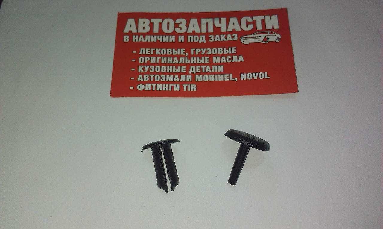 

Клипса обшивки с пистоном Д=8 черная