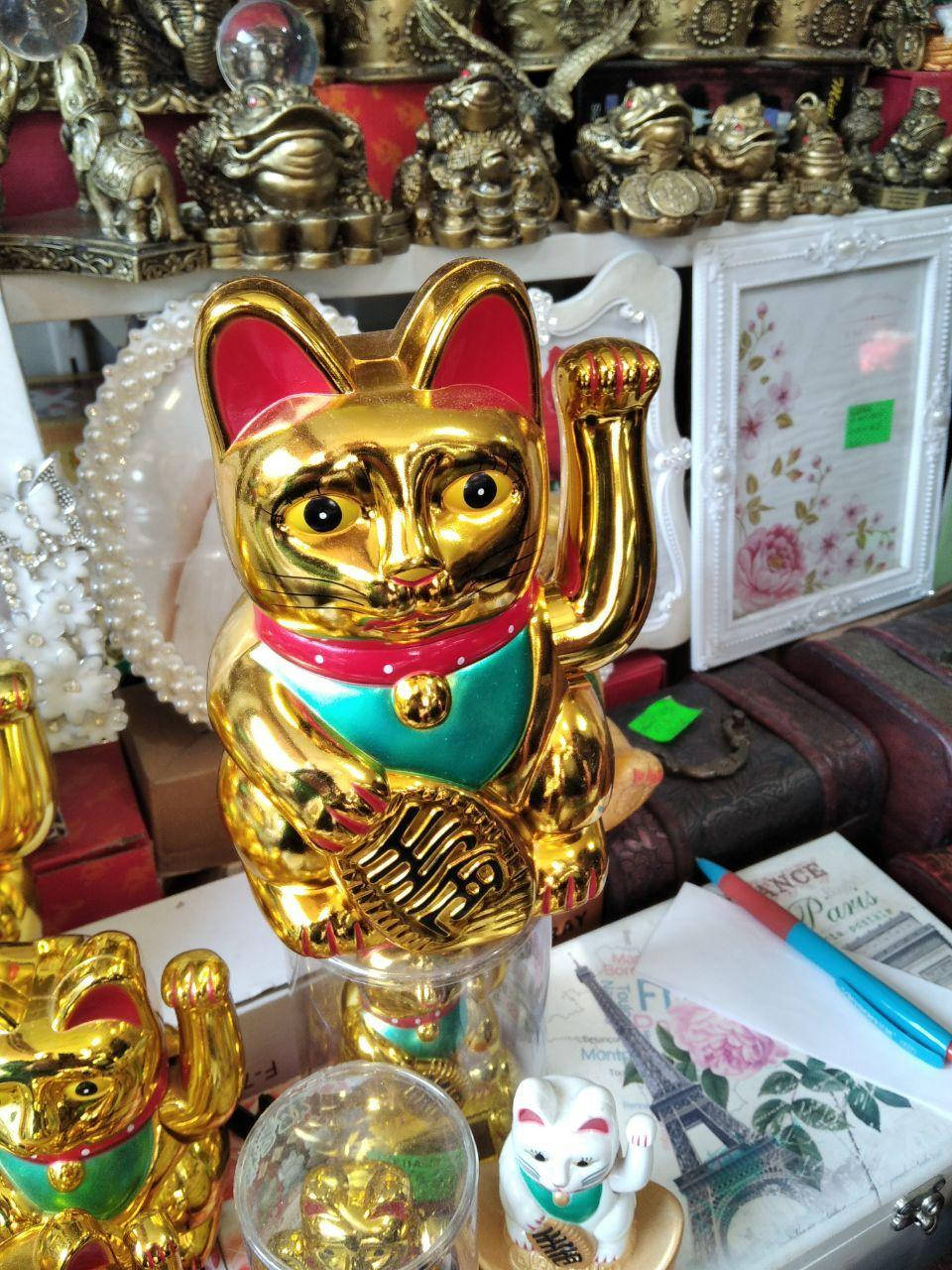 

Манэки нэко (кот счастья, манящий кот) фэн - шуй, высота 15 см.