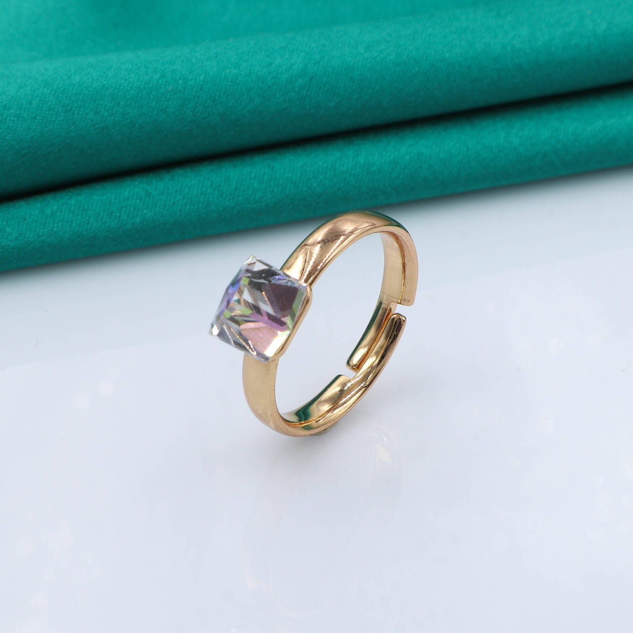 

Кольцо "Куб", розовый хамелеон, Swarovski, р.18,5, медсплав Xuping, 18К