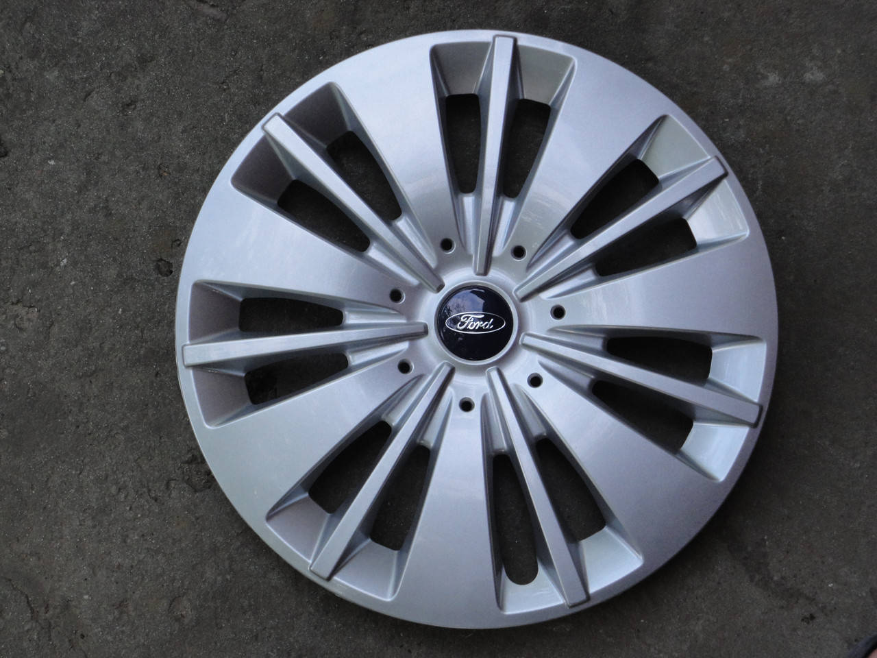 

Оригинальные колпаки на Ford (Форд) R16 Оригинал F1EC-1130-B1A