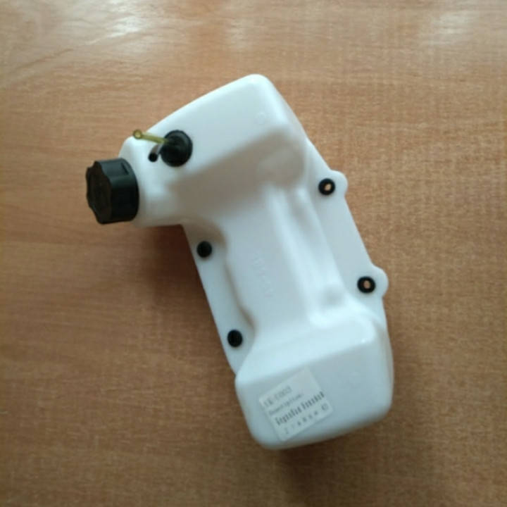 

Бензобак мотокосы 2Т боковая горловина крепления на 4 болта