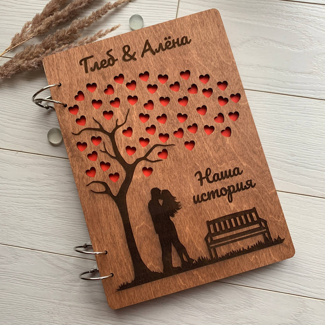 

Фотоальбом в деревянной обложке на подарок второй половинке