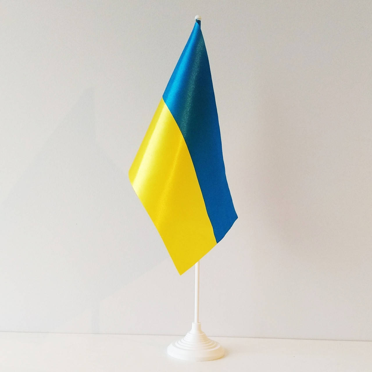 

Флажок (прапорець) Украины на подставке , атлас , 14*23 см.