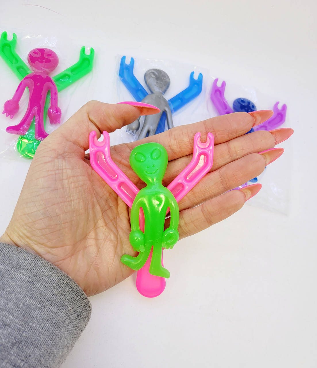 

Рогатка-лизун инопланетян