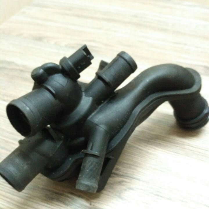 

Корпус Термостата Peugeot 207 308 3008 5008 Citroen C3 C4 C5 DS3 MINI 1336Z6 V764558080 9808646980