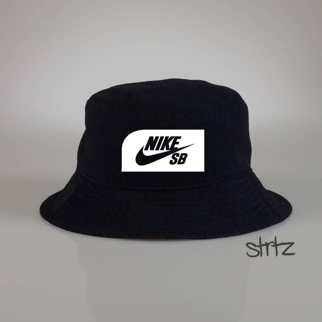 

Стильная чёрная панама Nike
