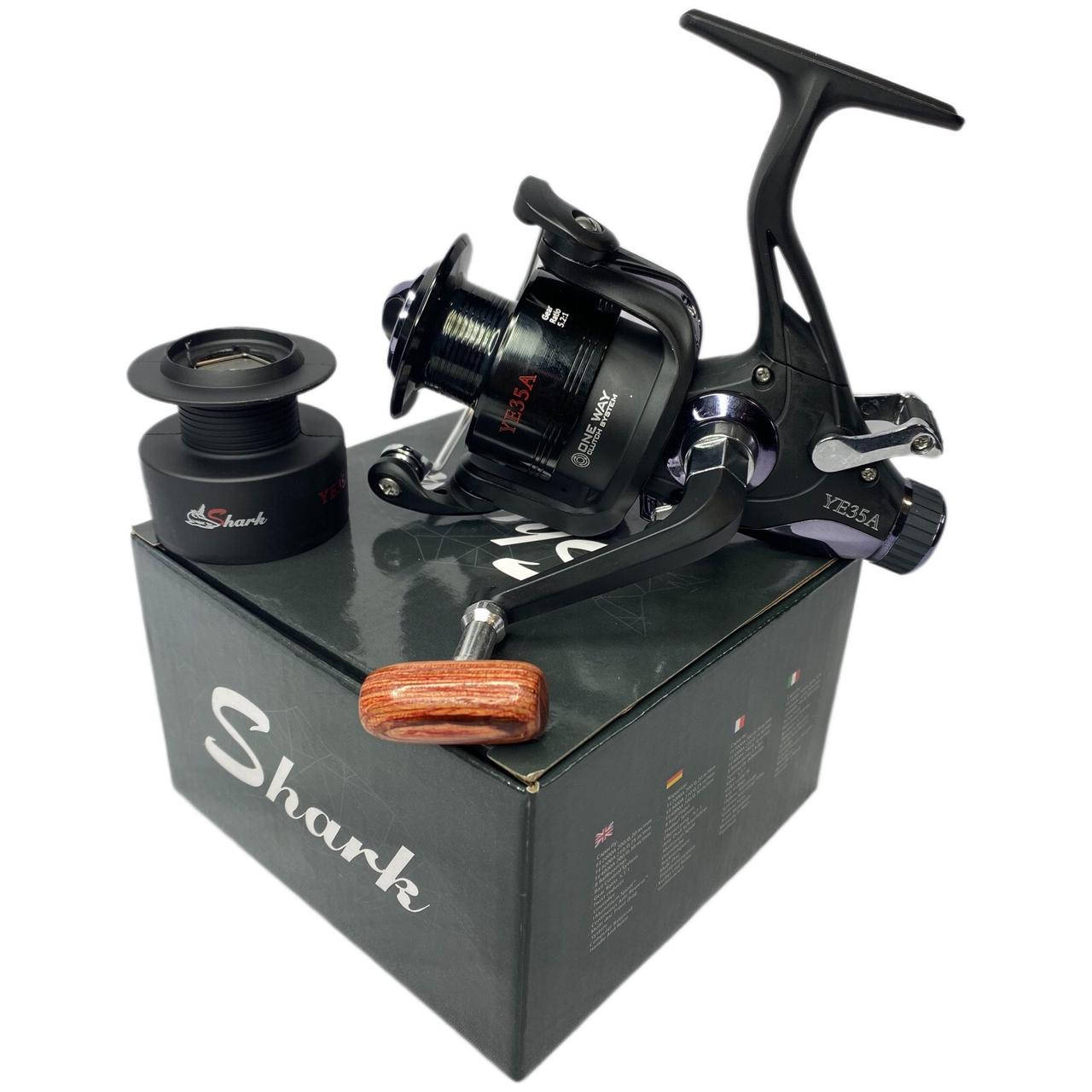 

Карповая катушка с байтраннером Shark YE 40 (7+1bb), Черный