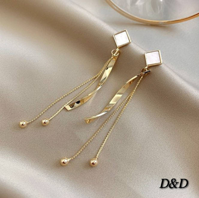 

Красивые серьги длинные модные вечерние бижутерия цвет золото