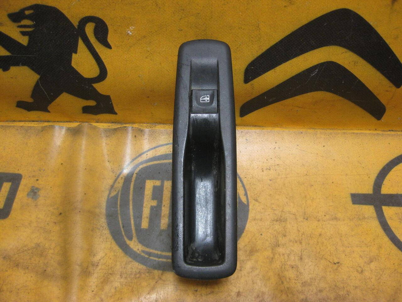 

Б/У Кнопка стеклоподъемника задняя RENAULT MEGANE III Renault Laguna III 809500004R