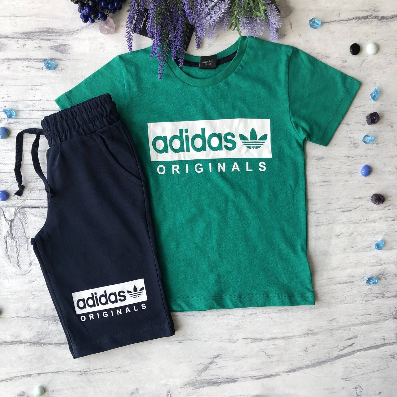 

Летний костюм в стиле Adidas на мальчика 4. Размер 116 см