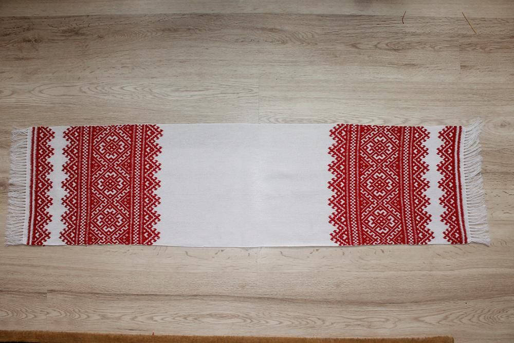 

Вишитий рушник ручної роботи на домотканому полотні 1,5на 34см