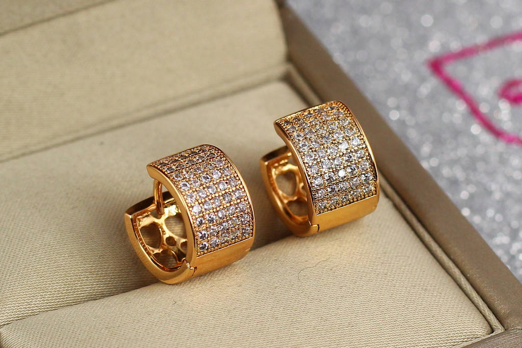 

Серьги Xuping Jewelry широкие колечки с камнями 1.2 см золотистые
