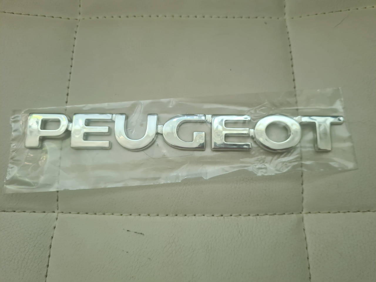 

Эмблема значок на багажник, надпись на багажник Peugeot (280х33)
