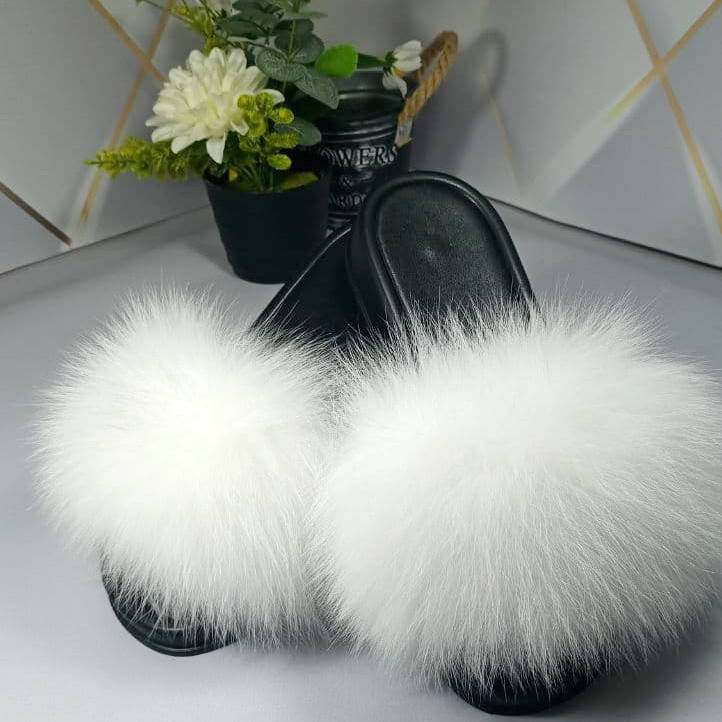 

Шлепки с натуральной кожей и мехом финского песца белые