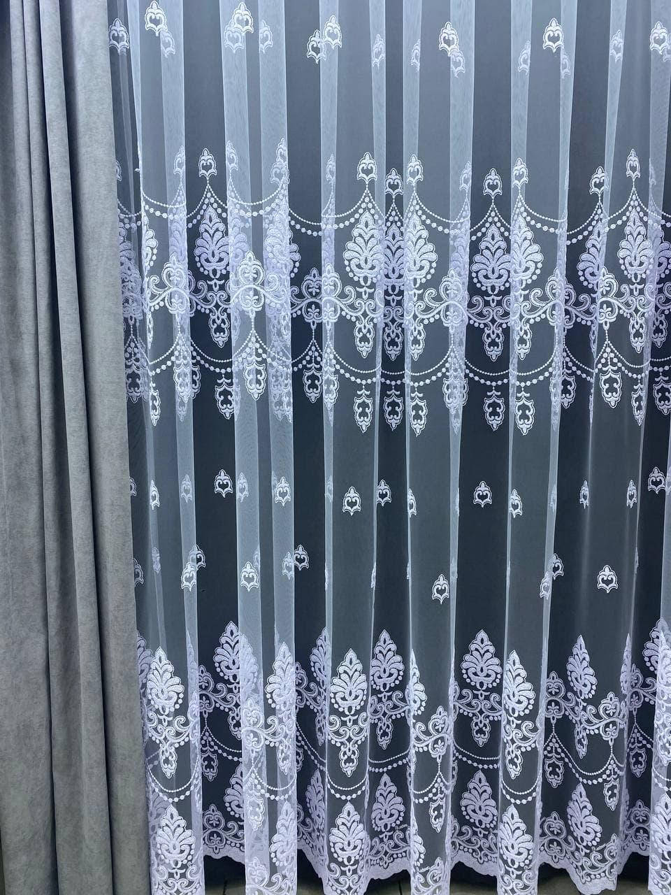 

Цена за 4 метра! Фатиновый тюль с хорошей вышивкой. Цвет белый с голубизной