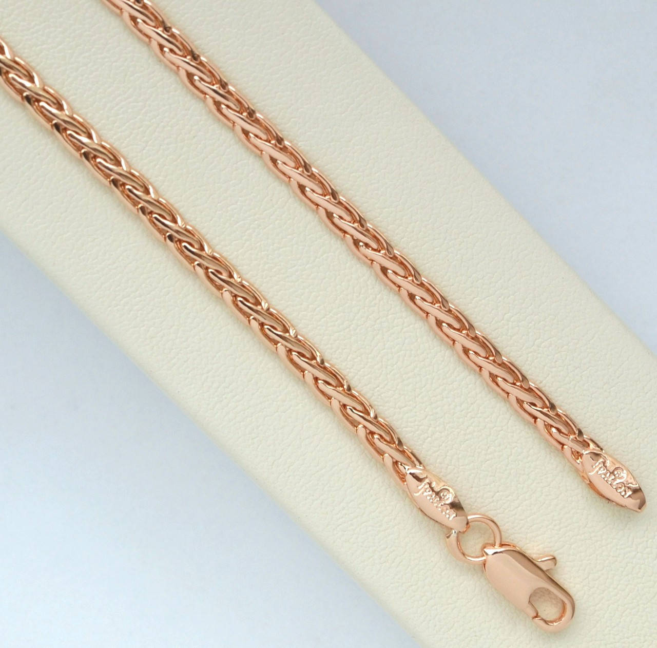 

Цепочка плетение кельтский узор покрытие золотом 18к. длина 45 см. ширина 2.6 мм.