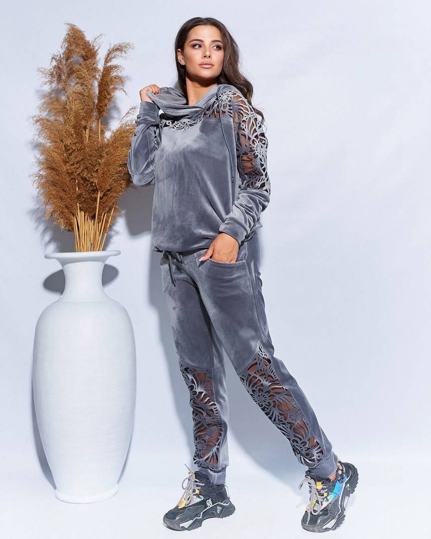 

Женский прогулочный спортивный костюм велюр с ажуром Ткань: велюр Размеры: 48-50,52-54, 56-58, Серый