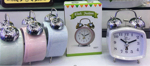 

Будильник комнатный с металлической ручкою