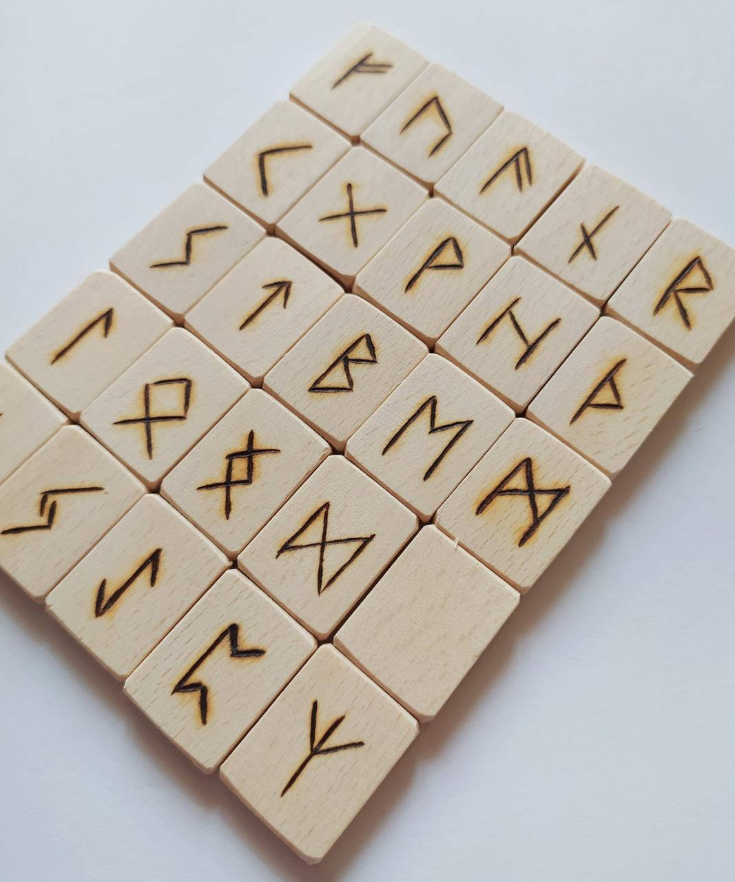 

Руны из Бука, деревянные ( 2,5 х 1,8 см )