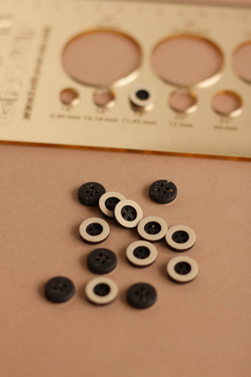 

Гудзики сорочкові під дерево 18L - 11.5мм