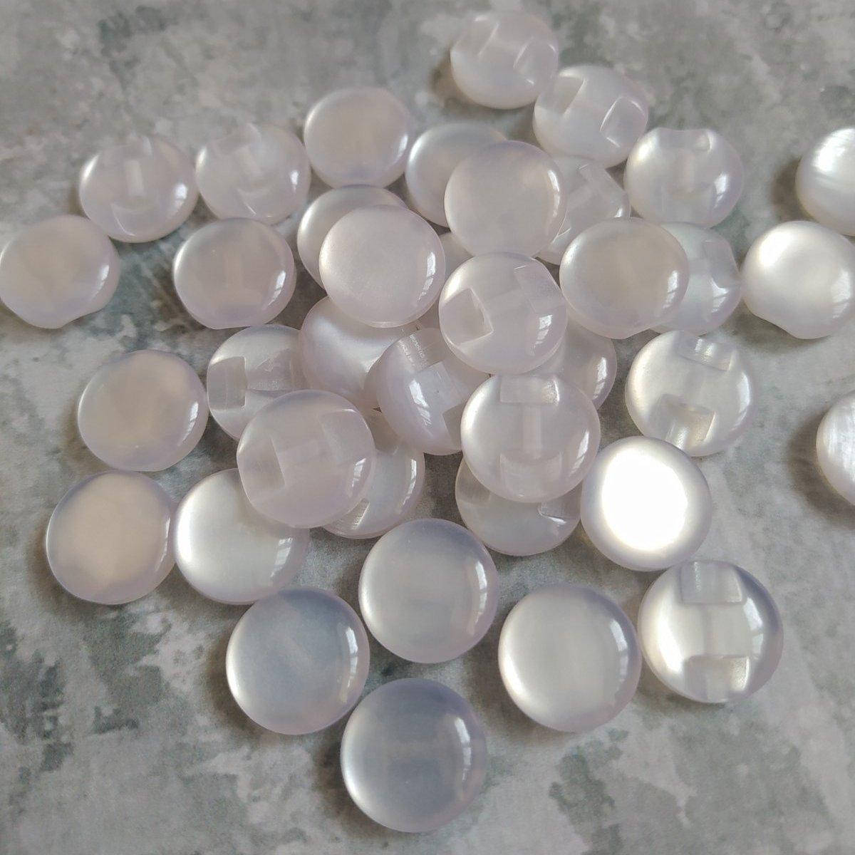 

Пуговичка перламутрова біла