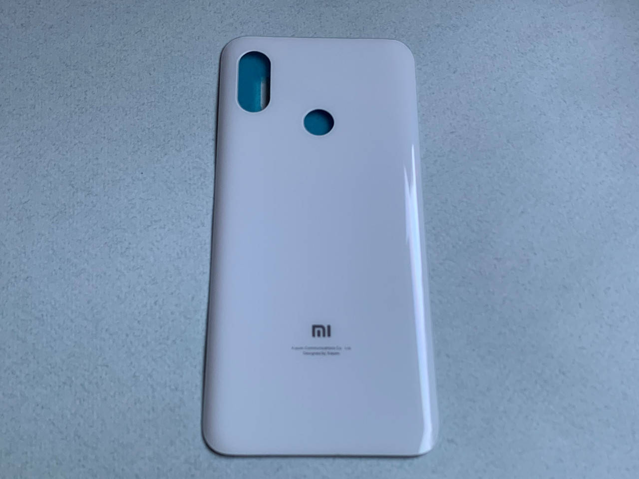 

Задняя крышка на Xiaomi Mi 8 White белого цвета, стекло, Белый
