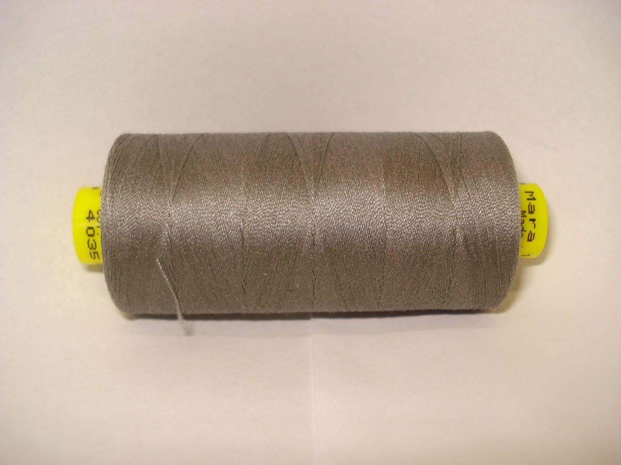 

Нитка Gutermann mara №120 1000м.col 4035 св.бежевый хаки