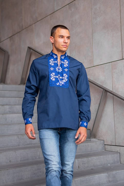 

Мужская рубашка вышиванка темно-синяя Життеслав