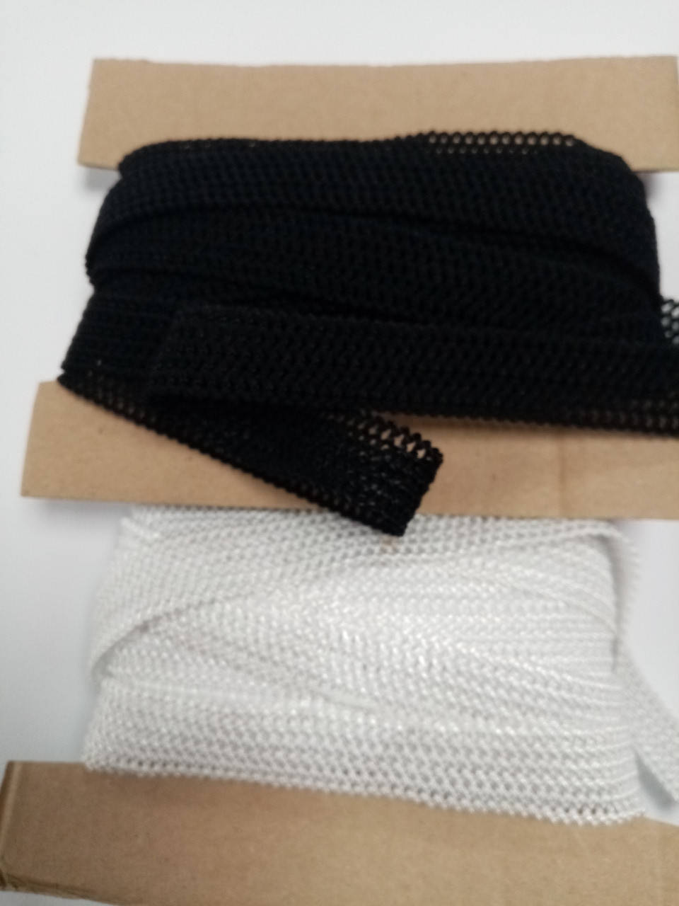 

Резинка ажурная для пошива нижнего белья, белая/черная- 18мм