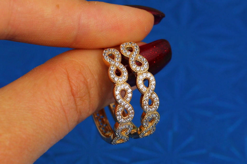 

Серьги Xuping Jewelry кольца с камнями бесконечность 3 см золотистые
