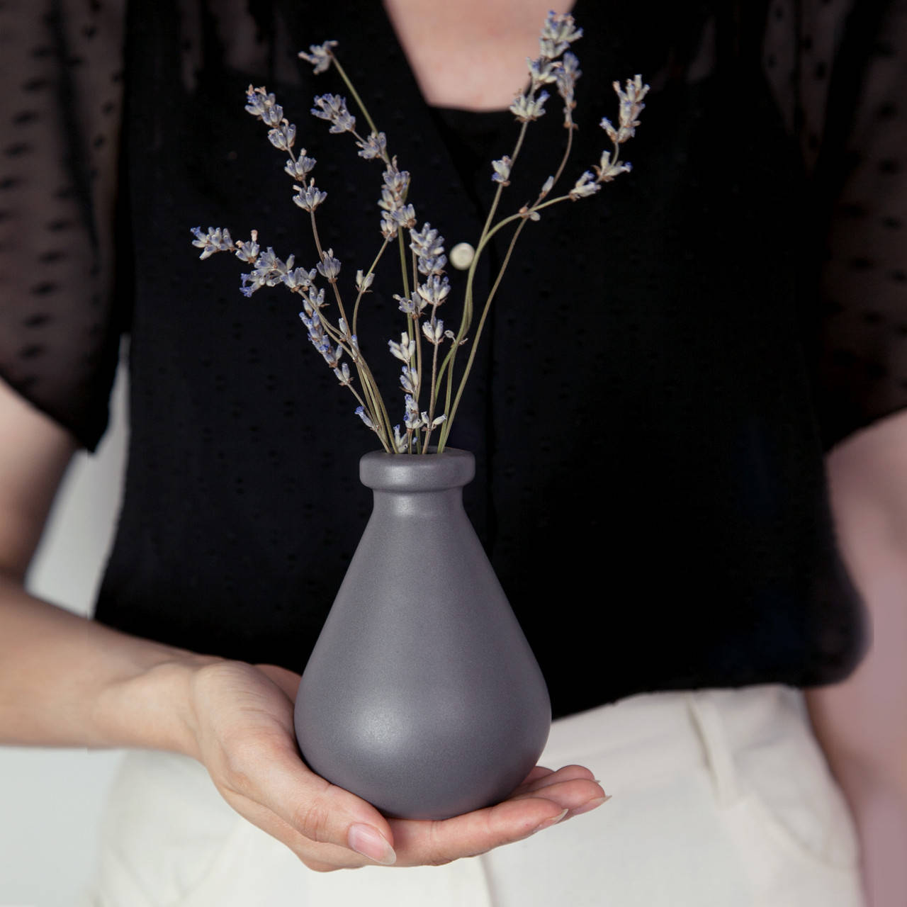 

Ваза керамическая маленькая для цветов настольная "AMBIANCE" Серый мат. Rezon V091