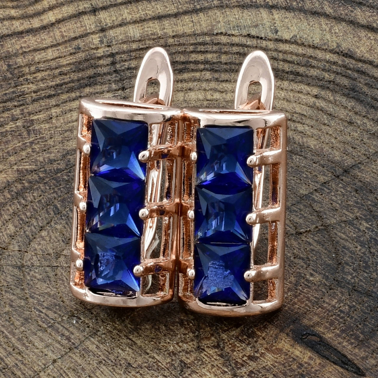 

Серьги Xuping 21901 размер 14х7 мм синие фианиты вес 2.4 г позолота РО