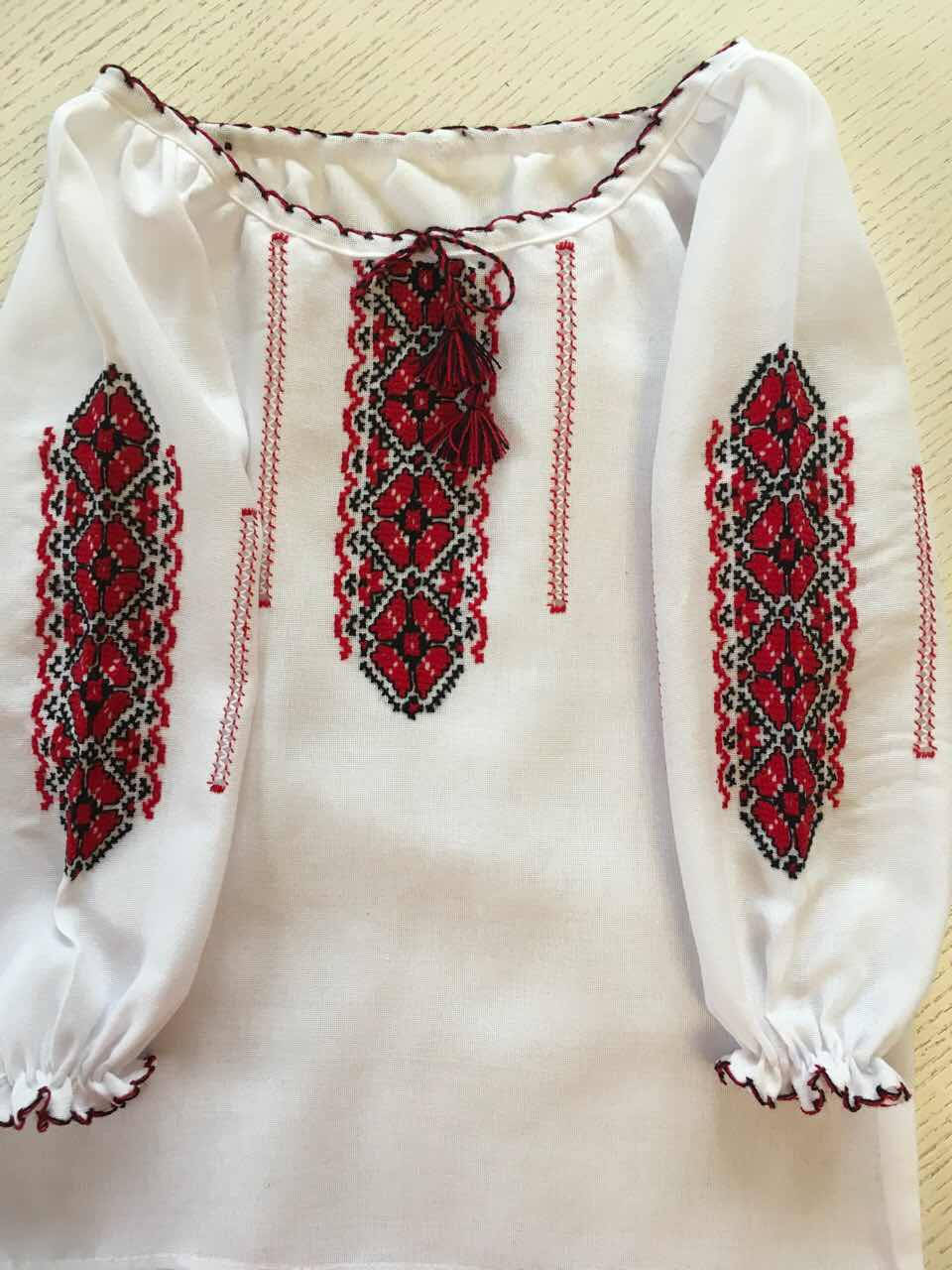 

Вишиванка для дівчинки ручна робота на 3-4 роки