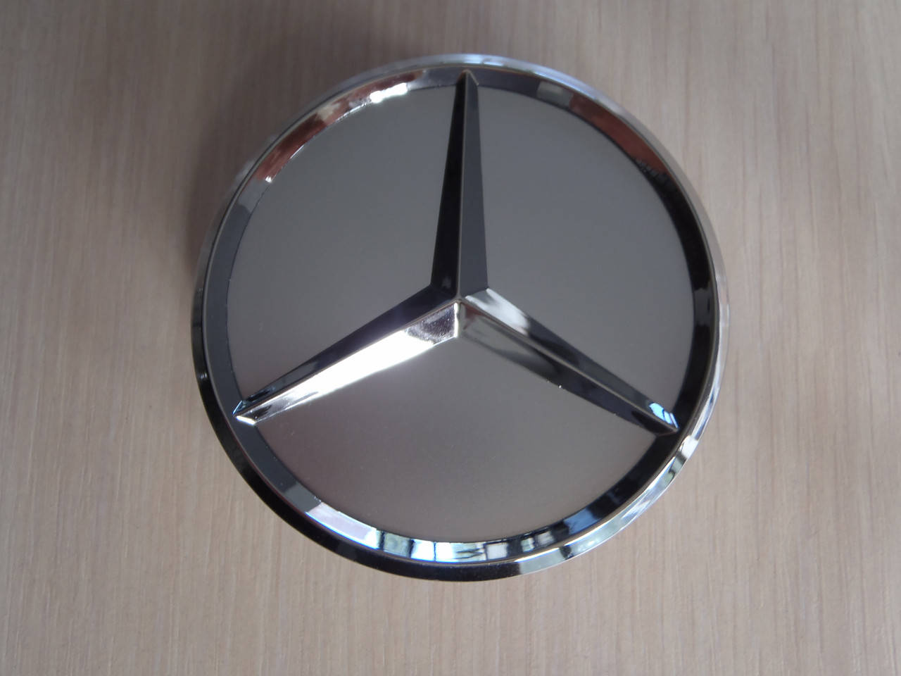 

Колпачки заглушки на диски Mercedes-Benz/Мерседес 75/70/15мм. A2204000125