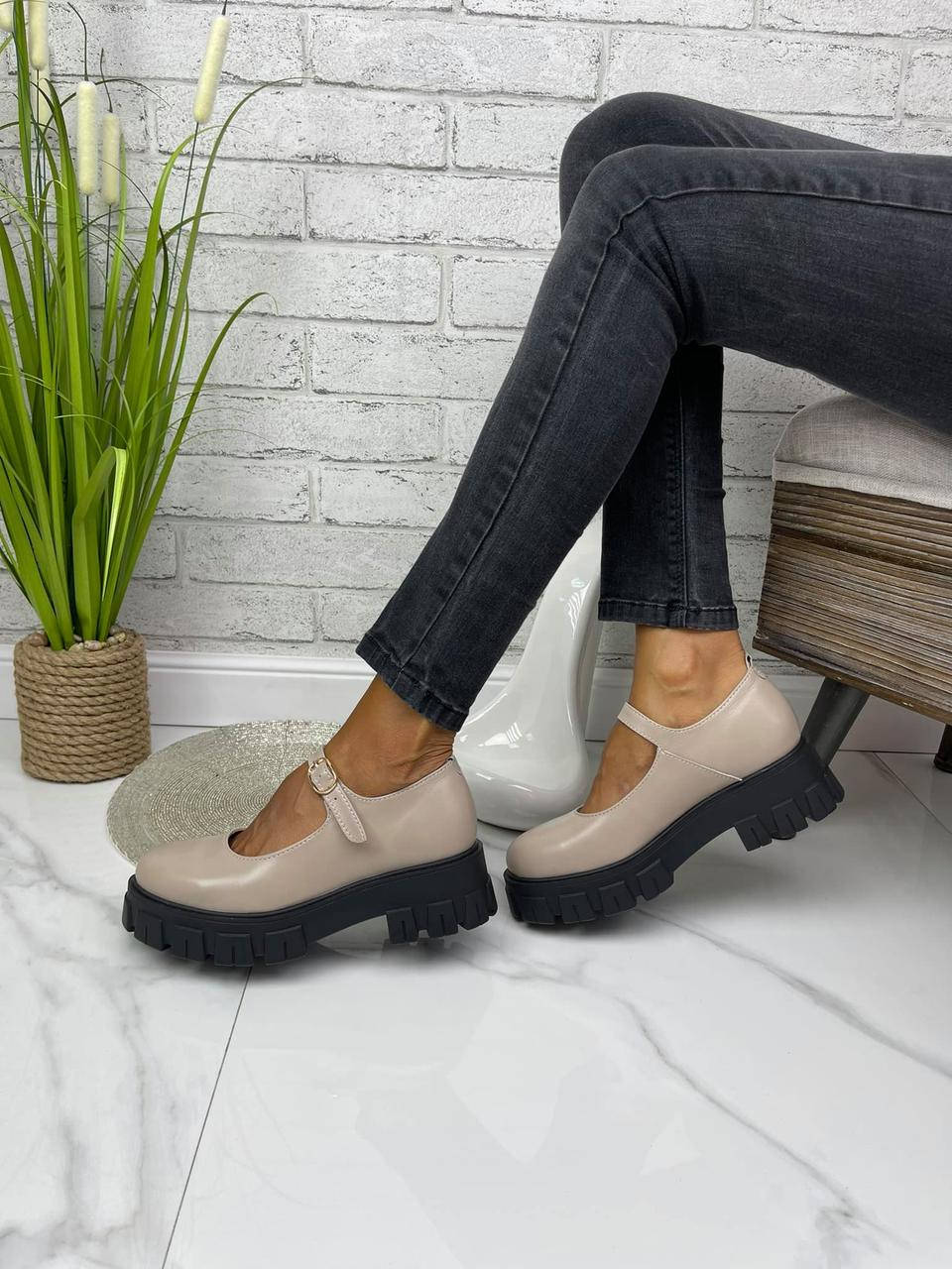 

Туфли женские с ремешком на рифленой подошве из натуральной кожи бежевые, Бежевый