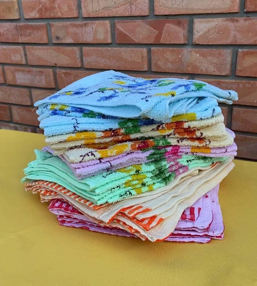 

Полотенце кухонное махровое в ассортименте хорошо впитывает
