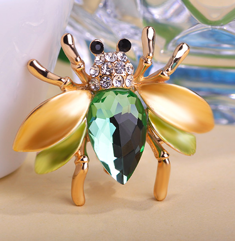 

Женская брошка "Жук"