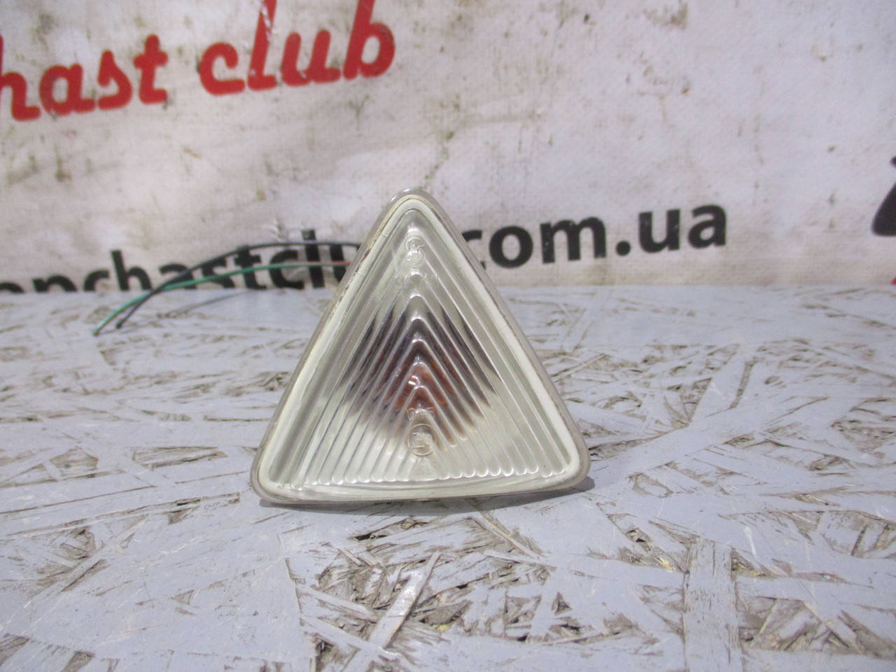 

Повторитель поворота в крыло MR957363 992392 Colt CZ 3 Mitsubishi