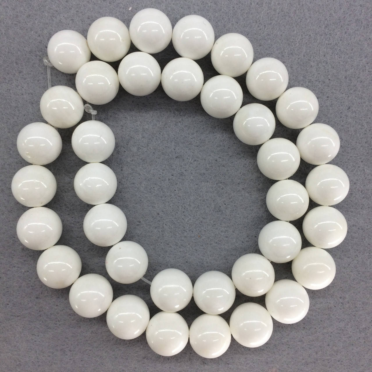 

Бусины на нитке натуральный Перламутр белый гладкий шарик d=10мм