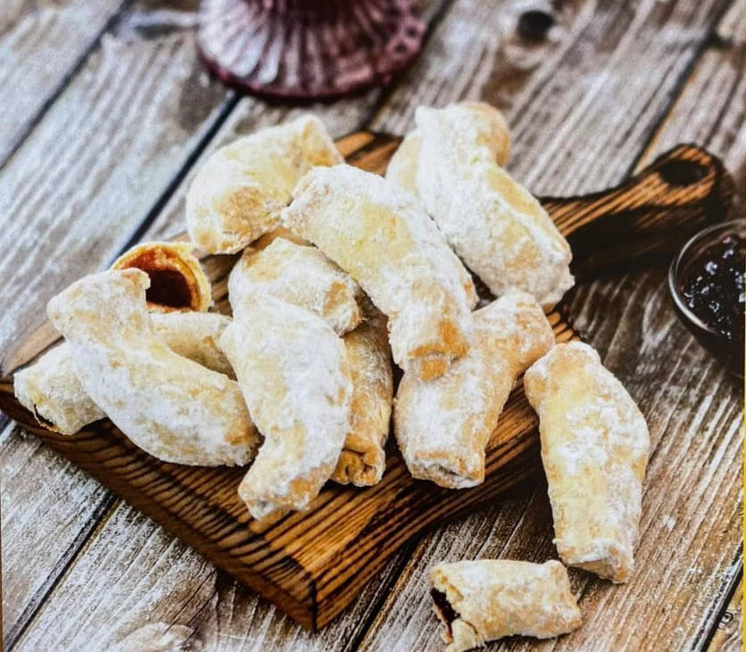 

Песочное печенье Вишневые рожки начиненное джемом с содержанием вишни посыпано сахарной пудрой 1,3кг TM Really