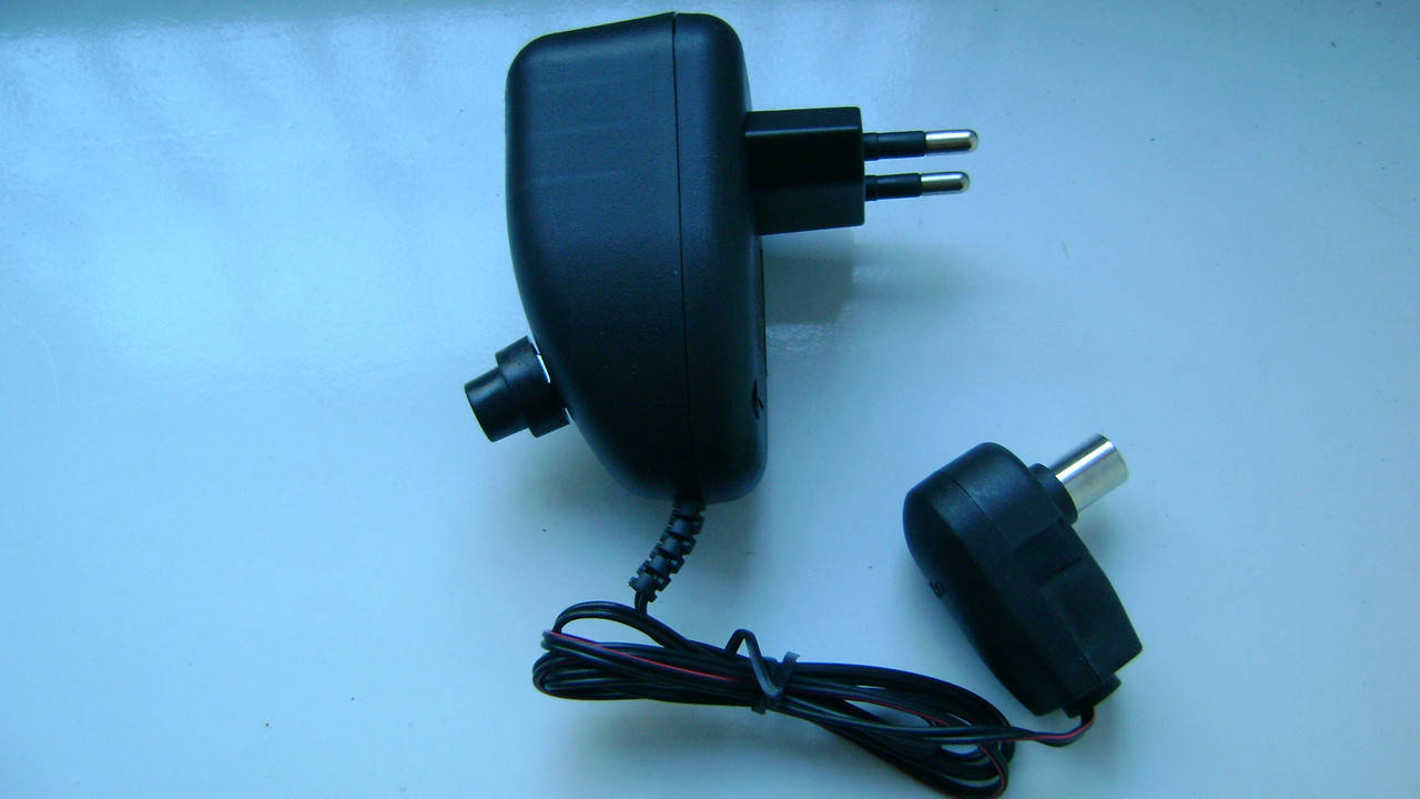 

Регулируемый блок питания антенного усилителя 2-12V 100vA(черный)